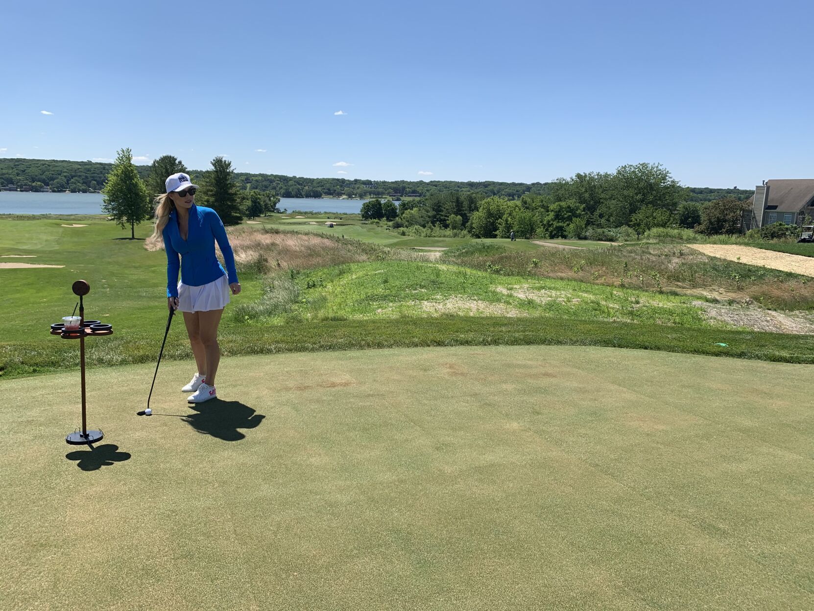 Profesionali golfo žaidėja Paige Spiranac ruošia savo paskutinį metimą